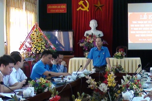 Ông Vi Văn Nghĩa - Chủ tịch LĐLĐ tỉnh Bắc Kạn phát biểu tại lễ ký kết thỏa thuận. Ảnh: Minh Thu