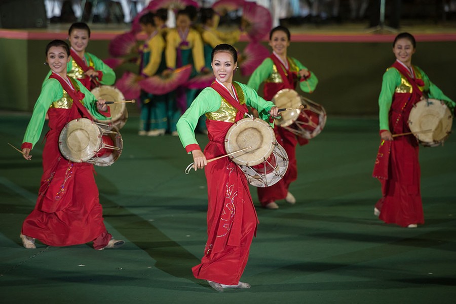 Triều Tiên đánh dấu ngày kỷ niệm bằng những màn nghệ thuật đặc sắc. Ảnh: AFP