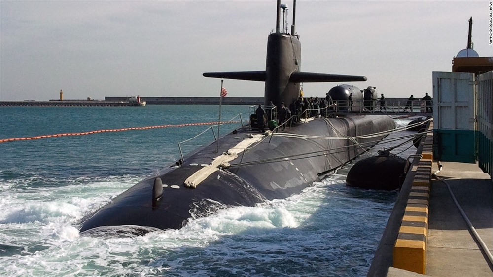 Tàu ngầm hạt nhân USS Michigan. Ảnh: CNN