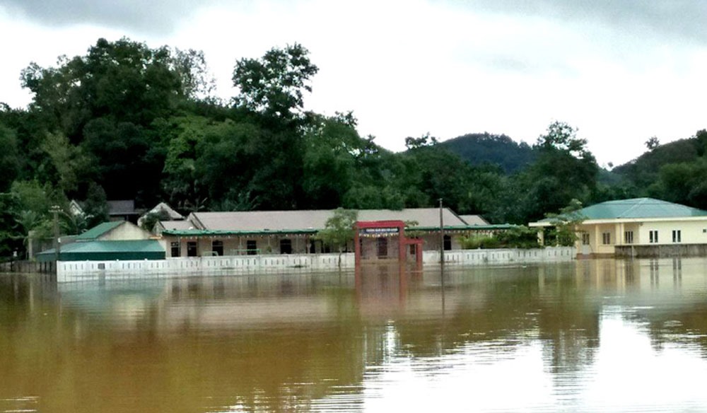 Trường Mầm non Sơn Giang (Hương Sơn, Hà Tĩnh) ngập trong biển nước. Ảnh: MINH LÝ