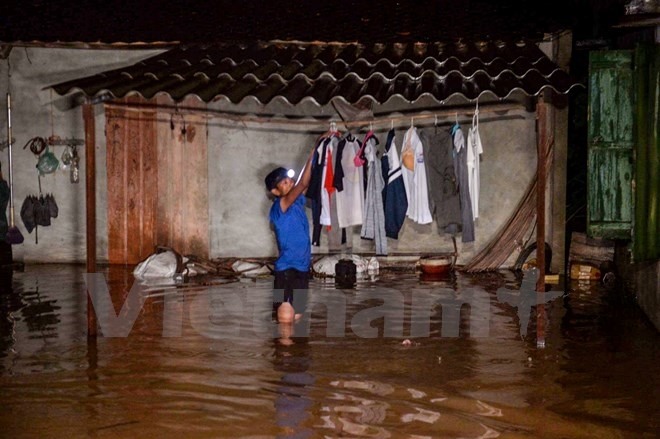 Nhiều khu vực dân cư sinh sống nước đã ngập sâu, có nơi ngập hơn 1 mét.