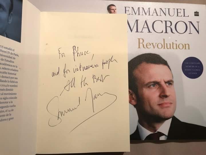 Thủ bút của TT Macron. Ảnh: T.L