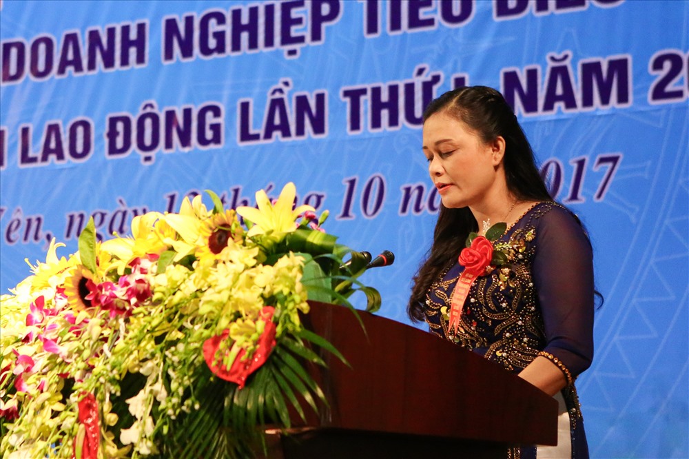 Chủ tịch LĐLĐ tỉnh Hưng Yên Nguyễn Thị Thanh Tuyết phát biểu khai mạc hội nghị. Ảnh: S.T