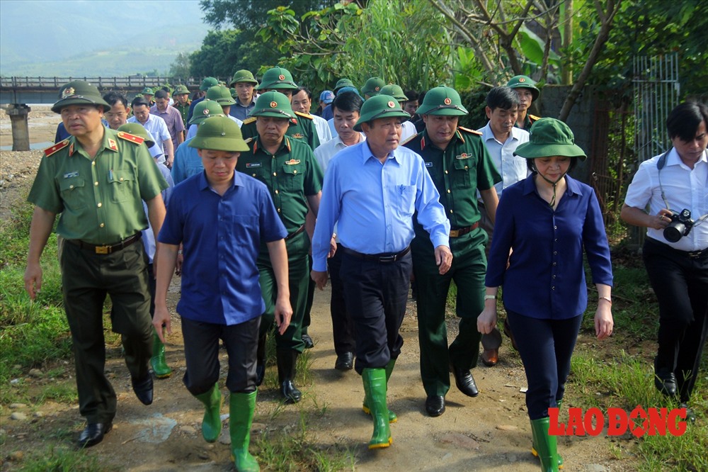 Phó Thủ tướng đi thị sát tại tỉnh Yên Bái.
