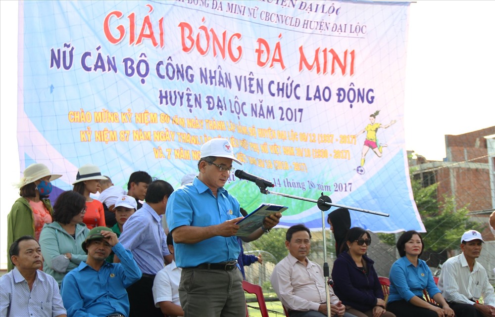 Ông Nguyễn Khắc Xuyên – Chủ tịch LĐLĐ huyện Đại Lộc phát biểu tại lễ khai mạc. Ảnh: LP