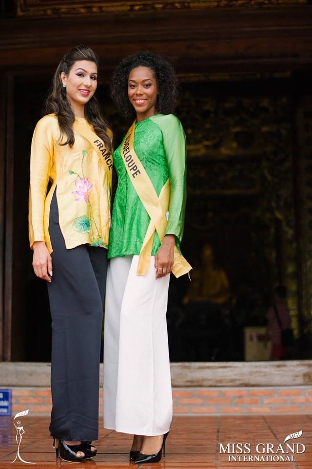 Luôn quan niệm vẻ đẹp phải xuất phát từ bên trong,  Mi Trang cảm thấy hạnh phúc khi BTC đã chọn áo bà ba để dàn thí sinh năm nay mặc khi viếng chùa cầu bình an, hạnh phúc, hòa bình cho Thế giới.