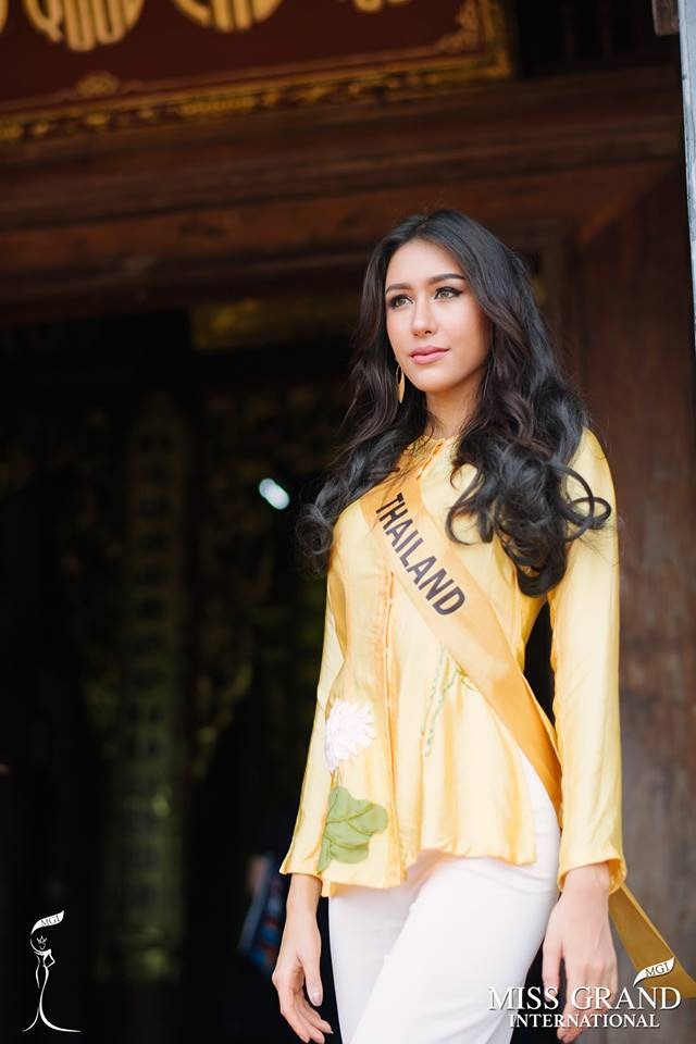 Thú vị hơn, Hoa hậu hòa bình Thái Lan Premika Pamela ngỏ lời mua bộ trang phục đang mặc.
