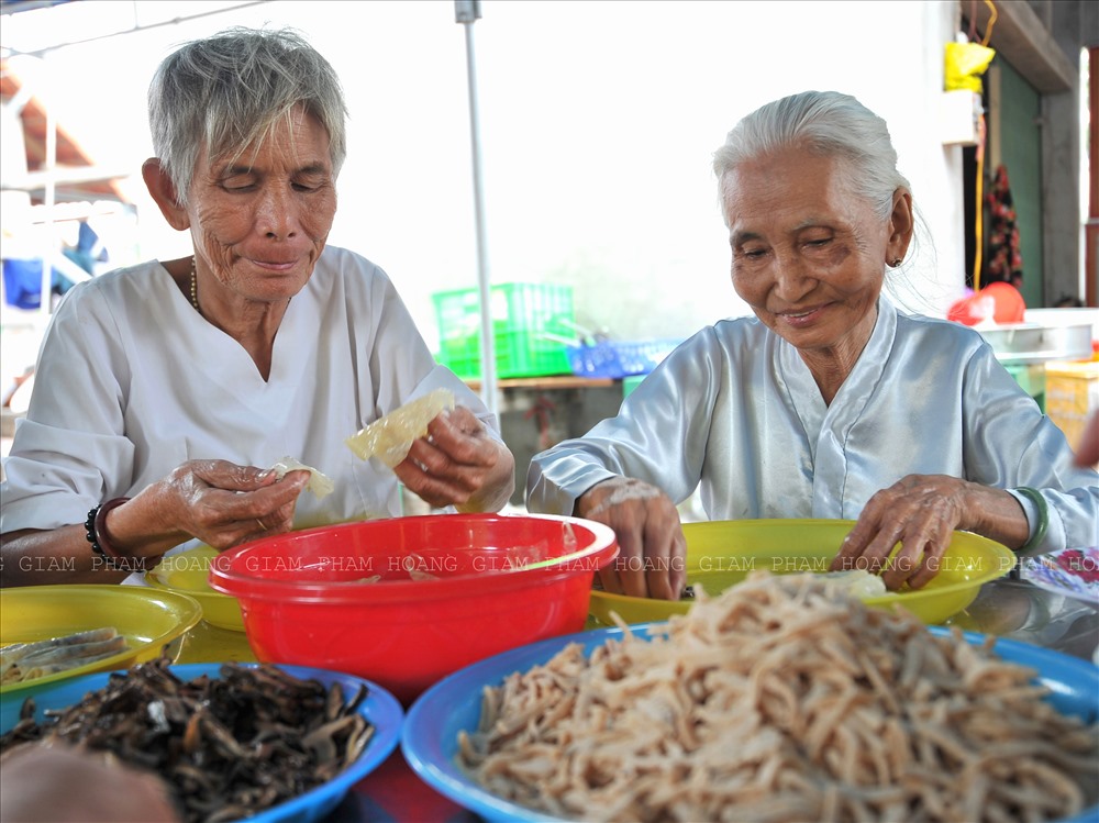 Cũng như nhiều địa phương khác, món ăn cúng Ông Nguyễn thường là đồ chay.