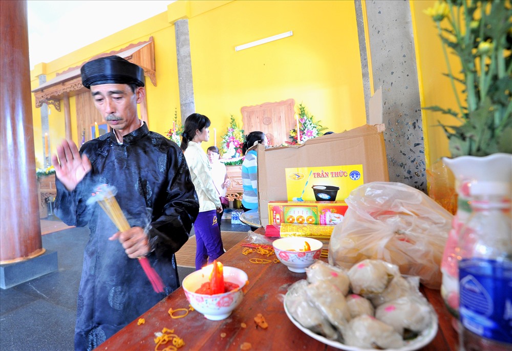 Cận cảnh món chay được cúng trên bàn thờ Ông Nguyễn.