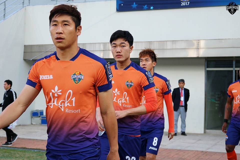 Khác với lần đá chính trước đó khi giành được chiến thắng, lần đá chính thứ 2 của Xuân Trường đã không trọn niềm vui khi đội bóng của anh thua đậm Seoul FC với tỉ số 0-4.
