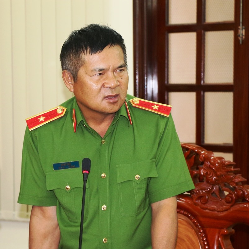 Thiếu tướng Hồ Sỹ Tiến phát biểu tại buổi họp báo (ảnh: Tr.L)