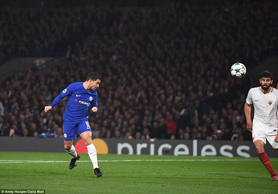 Hazard tỏa sáng với cú đúp. Ảnh: Daily Mail.