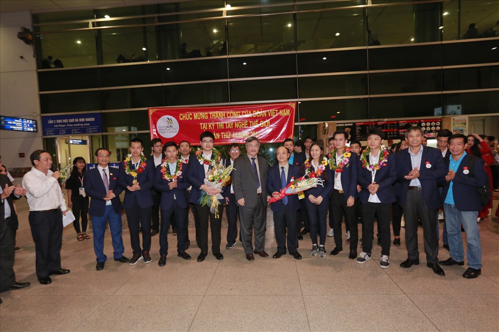 Đoàn Việt Nam tại sân bay Tân Sơn Nhất