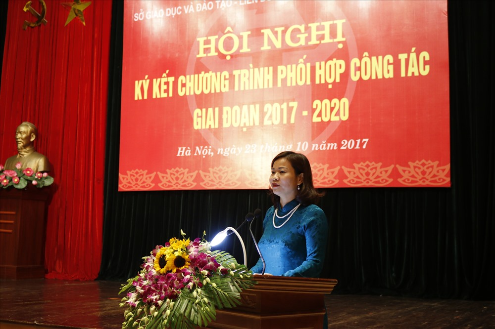 Đồng chí Nguyễn Thị Tuyến, Chủ tịch LĐLĐ Thành phố Hà Nội phát biểu ý kiến trong Hội nghị ký kết Chương trình phối hợp