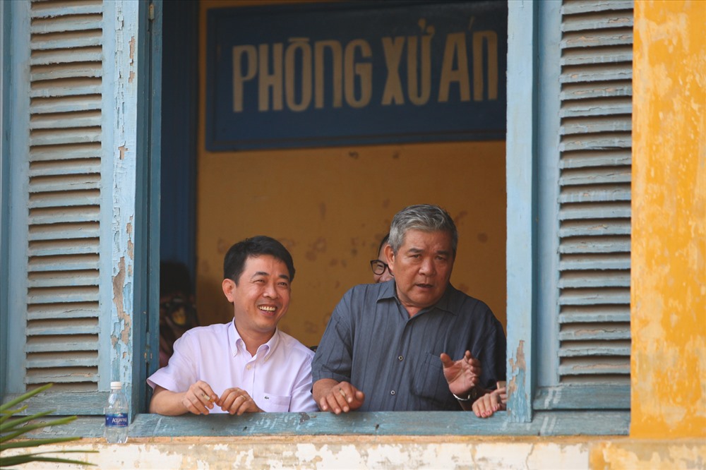 Bị cáo Nguyễn Minh Hùng tại giờ giải lao phiên xét xử buổi sáng 23.10.