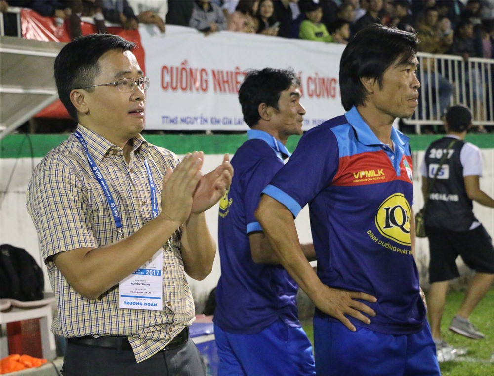 Trưởng đoàn HAGL ông Nguyễn Tấn Anh đã có “một trận đấu hồi hộp đến thót tim” sau 90 phút kịch tính trên sân Pleiku.