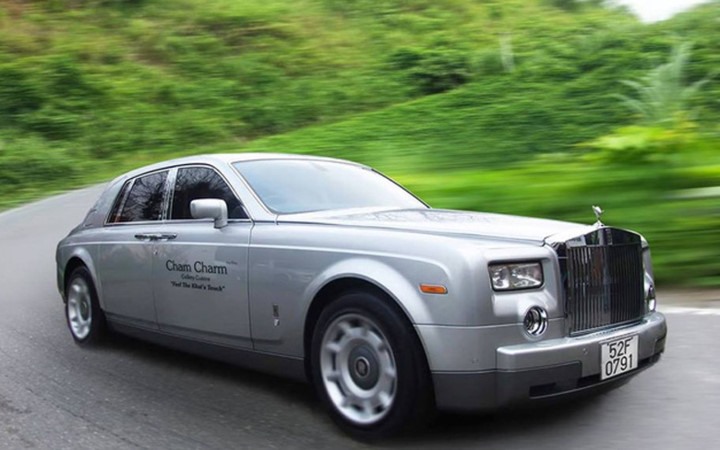 Rolls-Royce Phantom đầu tiên xuất hiện tại Việt Nam có giá 1 triệu USD tương đương 16 tỷ Đồng.