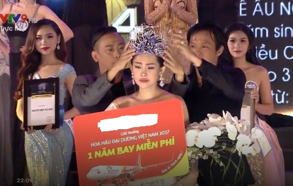 Khoảnh khắc đăng quang của Hoa hậu Đại dương 2017.
