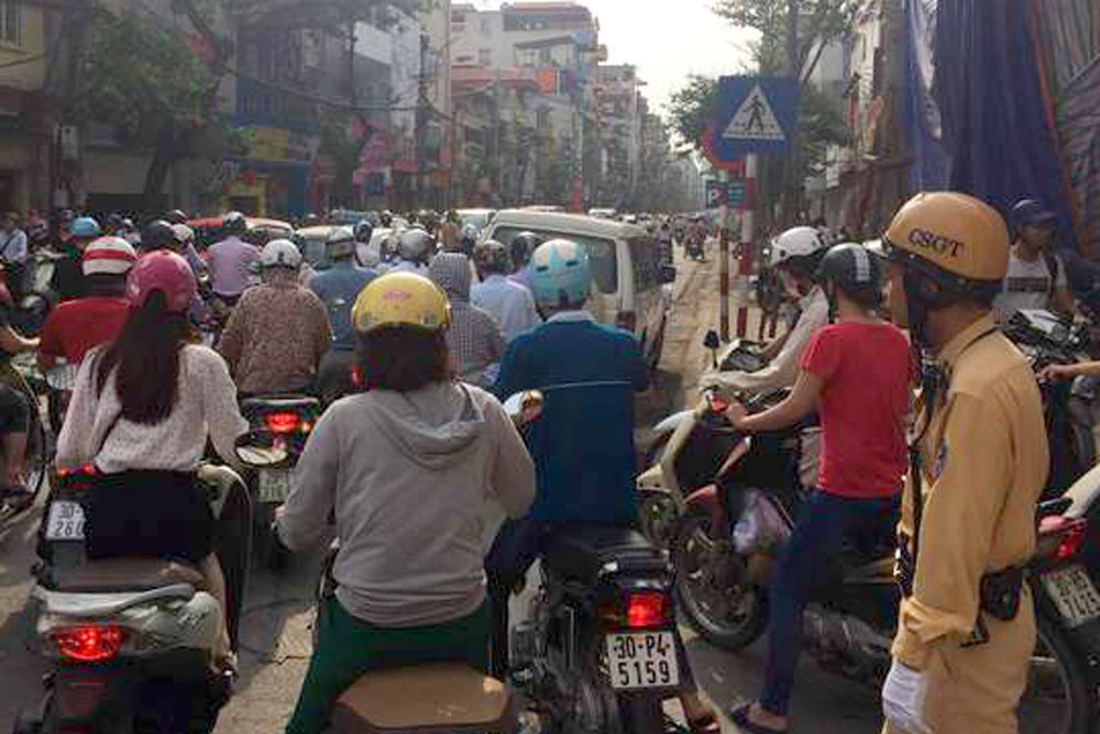 Tuyến phố Khâm Thiên (Hà Nội) thường xuyên xảy ra ùn tắc kéo dài. Ảnh: A.C