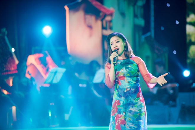 Sao mai Bích Hồng, chị gái của Thu Hằng, sau khi giành giải Ba cuộc thi Sao mai 2011, cô dành nhiều thời gian cho việc học và trở thành giảng viên khoa thanh nhac tại Học viện âm nhạc Quốc Gia. 