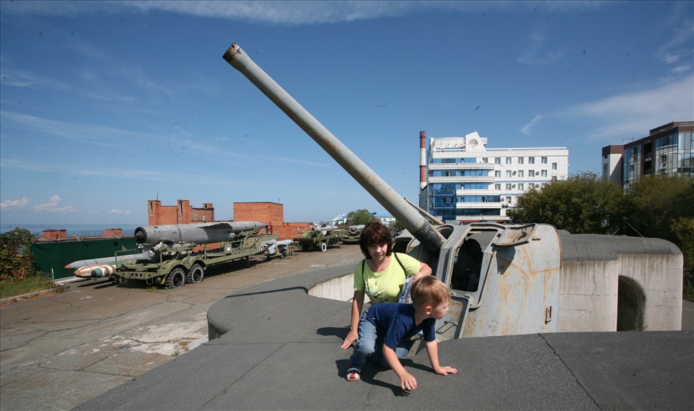 Ở bảo tàng vũ khí tại Vladivostok.