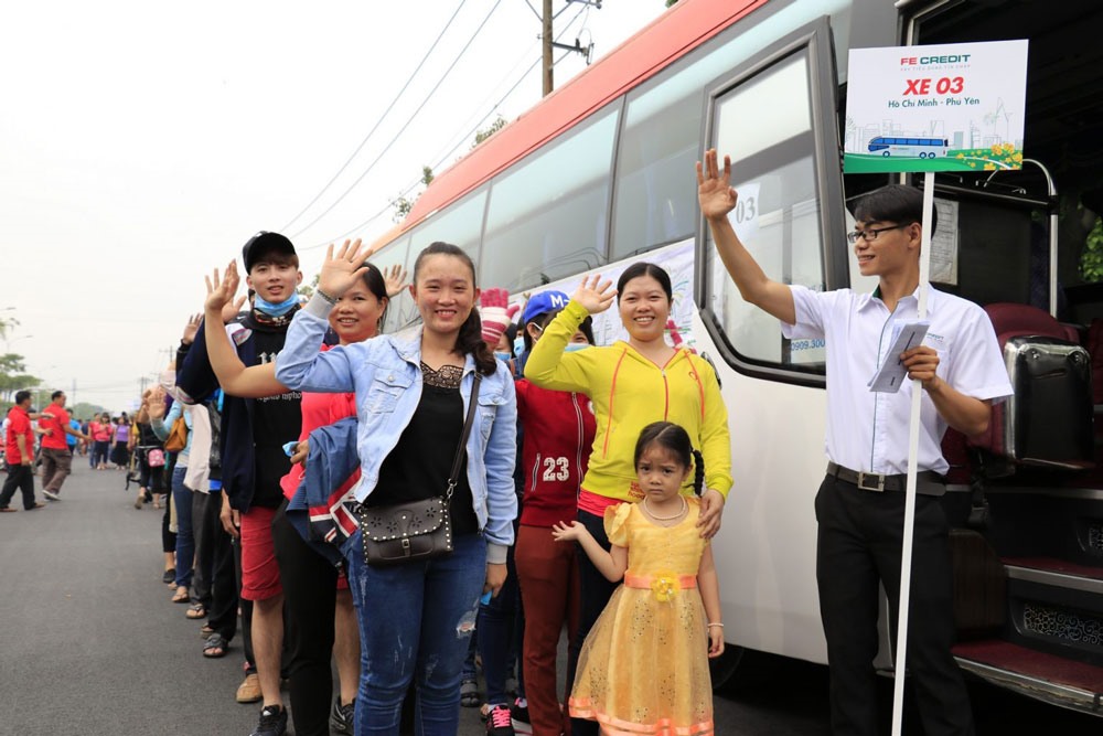 Người lao động mong chờ được nghỉ sớm để về quê đón Tết. Ảnh minh họa: P.V