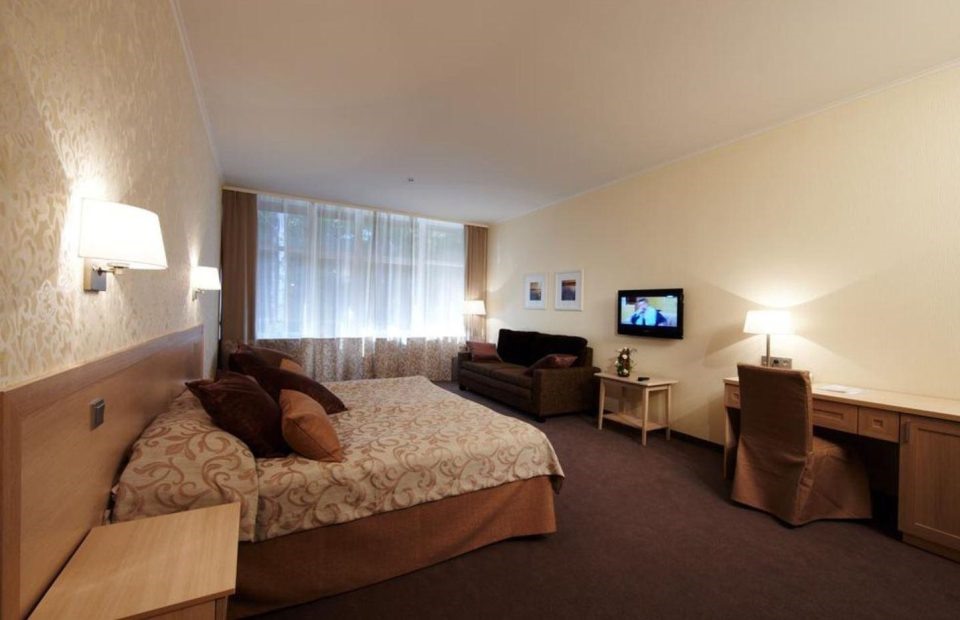 Khí hậu quanh khách sạn rất tốt bởi nó nằm ngay cạnh Vịnh Phần Lan. Ảnh: ForRest Mix Hotel.