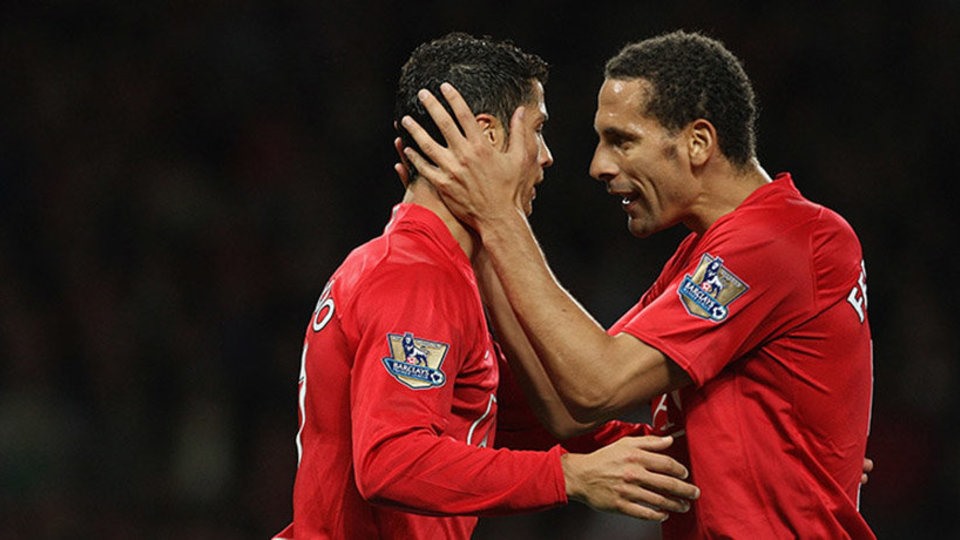 Ronaldo và Rio Ferdinand trong màu áo Manchester United nhiều năm trước. Ảnh: Getty.