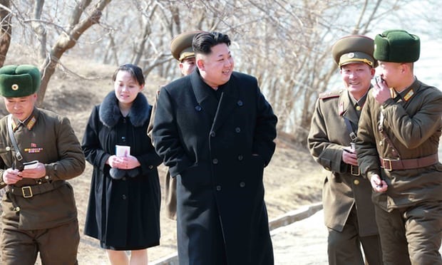 Kim Yo-jong, em gái lãnh đạo Triều Tiên tháp tùng anh trai. Ảnh: EPA