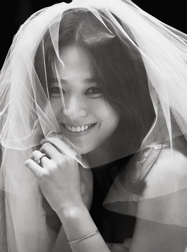 Vẻ đẹp nữ thần khó ai sánh bằng của cô dâu Song Hye Kyo 