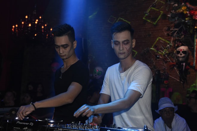 DJ Nim & Slim, đây là bộ đôi DJ đầu tiên chơi nhạc EDM tại Việt Nam, bộ đôi này 3 năm trước đây thường xuyên xuất hiện tại các lễ hội âm nhạc lớn tại Việt Nam. Ảnh: NVCC.