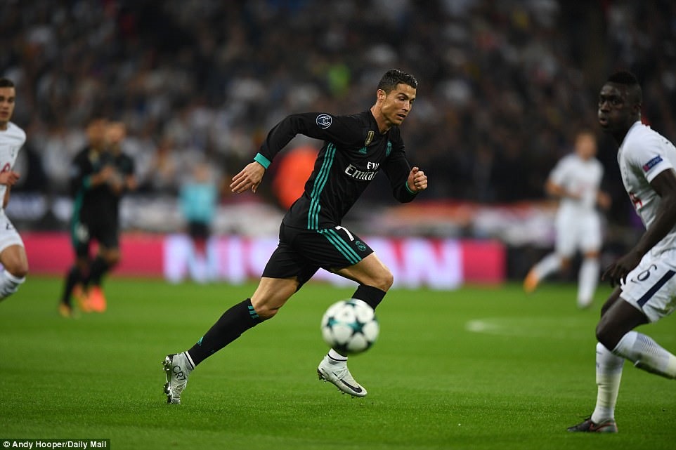 Ronaldo và Real đang có chuỗi ngày tệ hại. Ảnh: Daily Mail.
