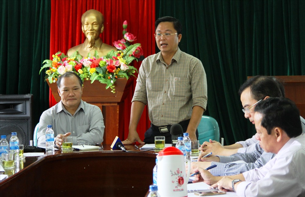 Ông Lê Trí Thanh - Phó Chủ tịch UBND tỉnh Quảng Nam đề nghị các hồ thủy điện cân nhắc xả lũ để không xảy ra sự cố trong dịp APEC 2017. Ảnh: LP