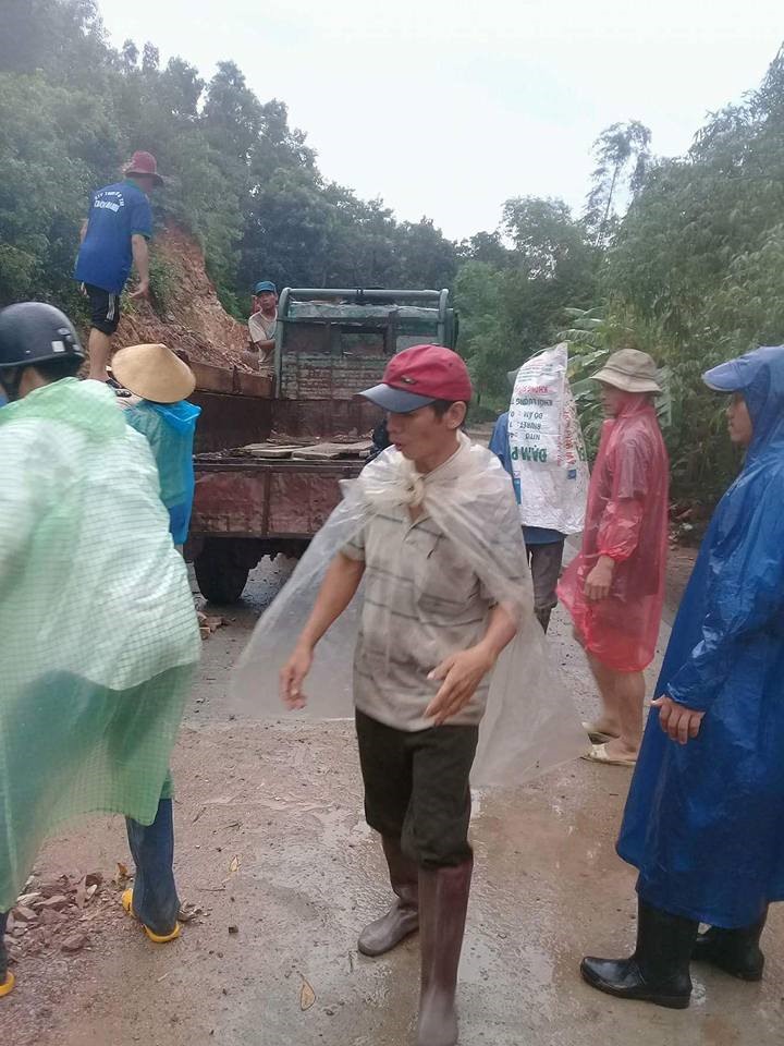 Khoảng hơn một ngàn người tại vùng 7 xã An Định phải sơ tán lên núi, tránh lũ dữ