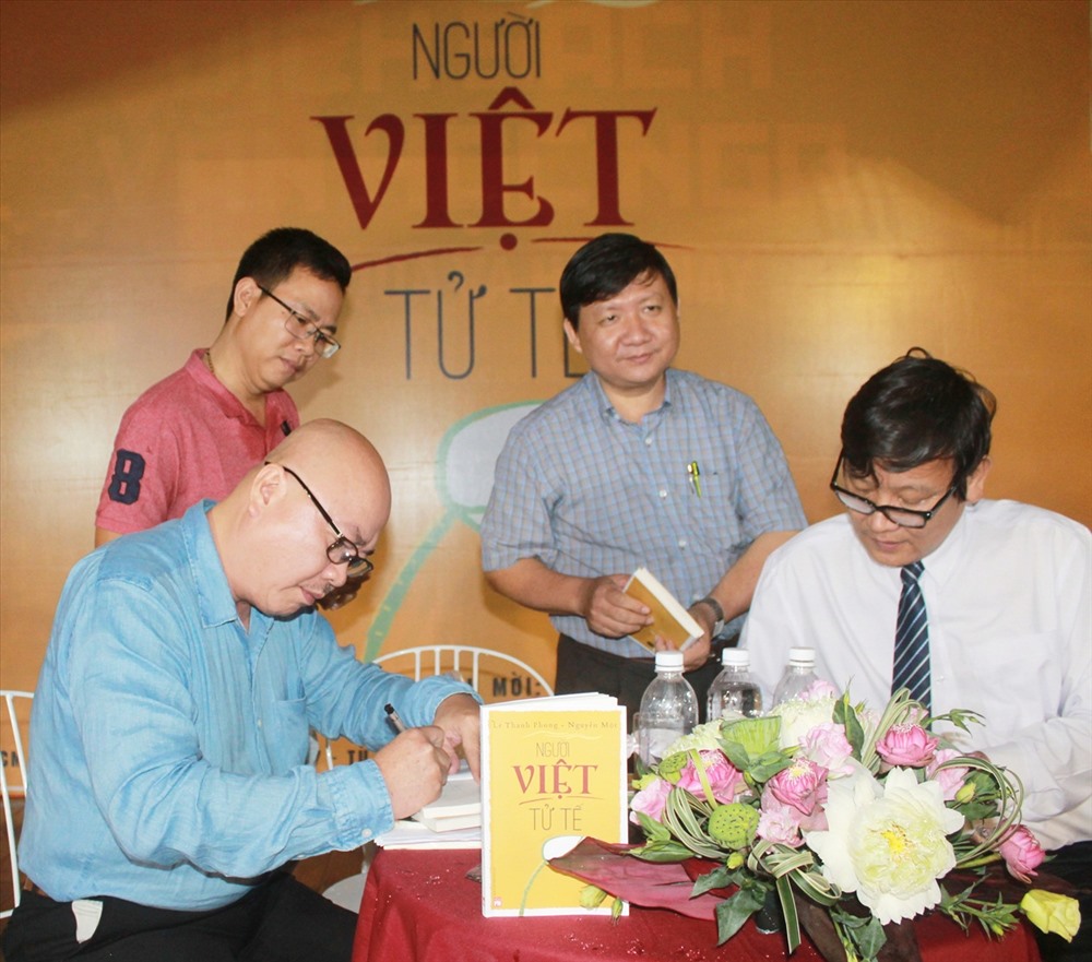 Một số hình ảnh tại buổi ra mắt cuốn sách “Người Việt tử tế” của Nhà báo Lê Thanh Phong và Nhà văn Nguyễn Một