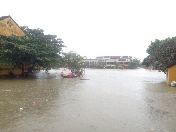 Luc về sông Thu Bồn, gây ngập nặng Phố cổ Hội An