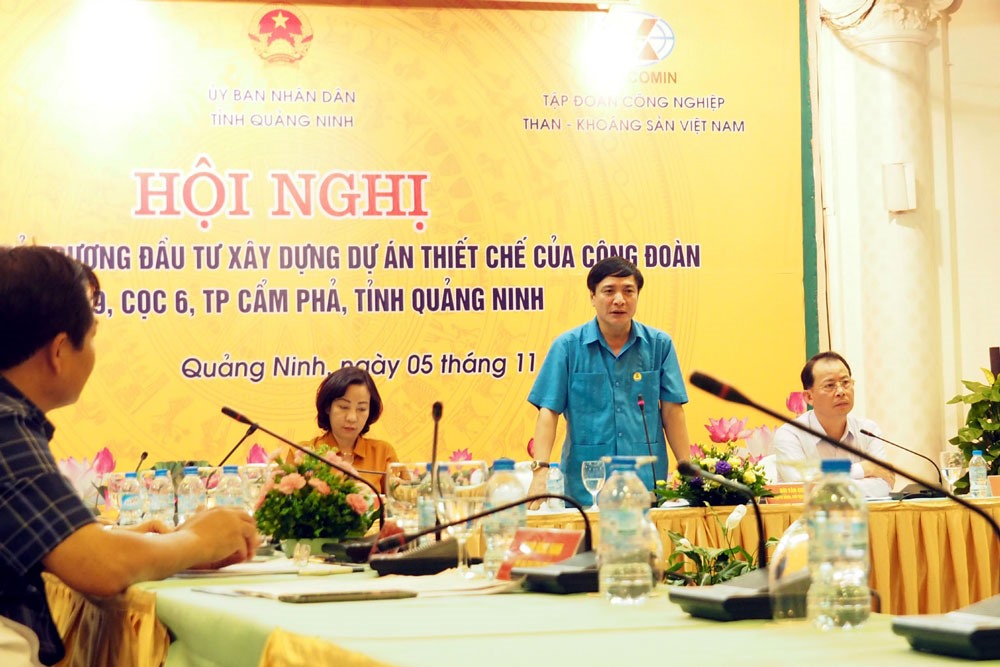 Chủ tịch Tổng LĐLĐ Việt Nam Bùi Văn Cường phát biểu tại buổi làm việc với lãnh đạo tỉnh Quảng Ninh và TKV về chủ trương xây dựng thiết chế công đoàn tại Quảng Ninh. Ảnh: TRẦN NGỌC DUY