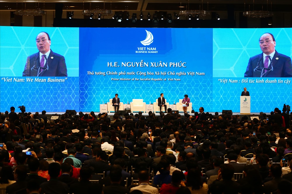 Thủ tướng phát biểu tại Hội nghị Thượng đỉnh Kinh doanh Việt Nam diễn ra sáng 7.11 tại Đà Nẵng. Ảnh: Sơn Tùng