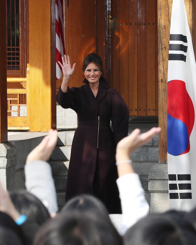Bà Melania Trump tại sự kiện do Đại sứ quán Mỹ tại Hàn Quốc tổ chức. Ảnh: Yonhap