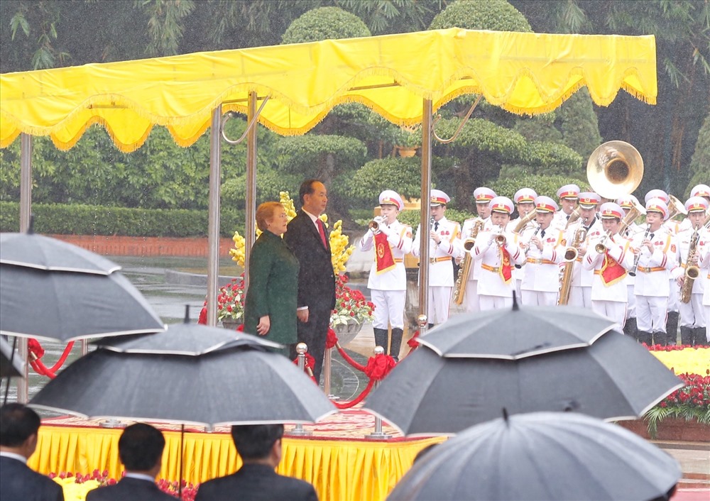 Chủ tịch Nước Trần Đại Quang chủ trì lễ đón chính thức Tổng thống Chile. Ảnh: Duy Phạm