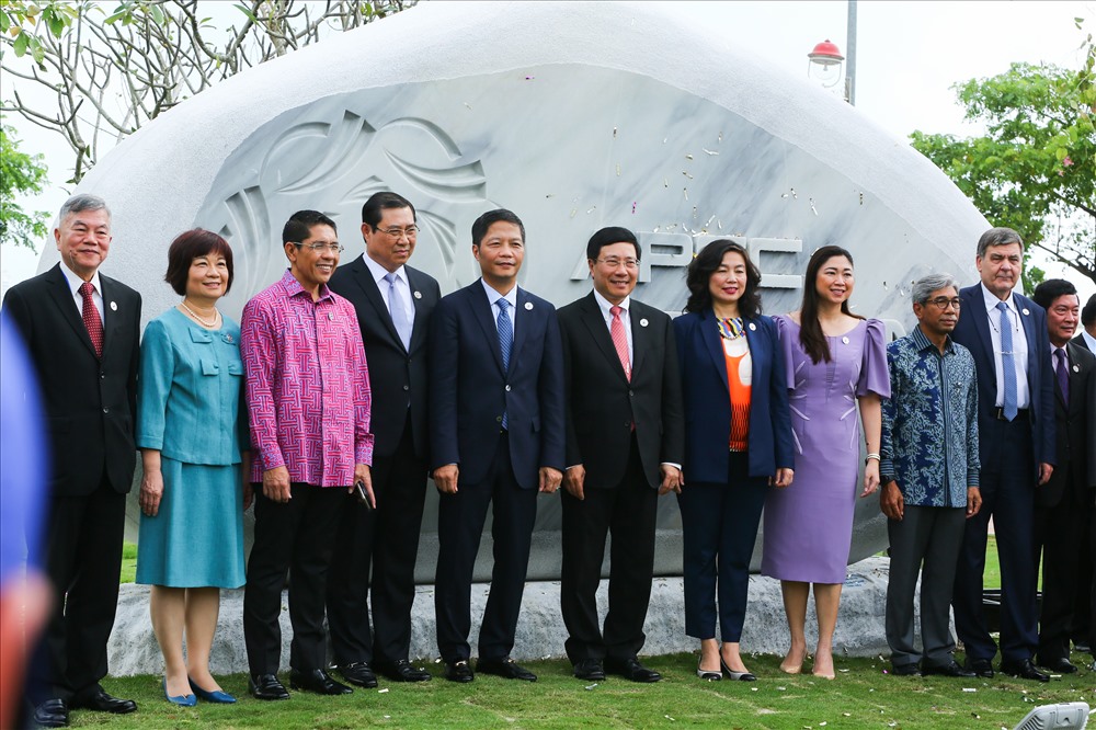 Các đại biểu dự lễ khai trương Công viên APEC Việt Nam 2017.