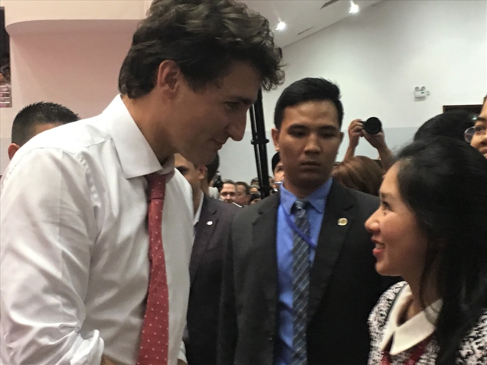 Thủ tướng Canada hỏi thăm sinh viên Đại học Tôn Đức Thắng (ảnh K.Q)