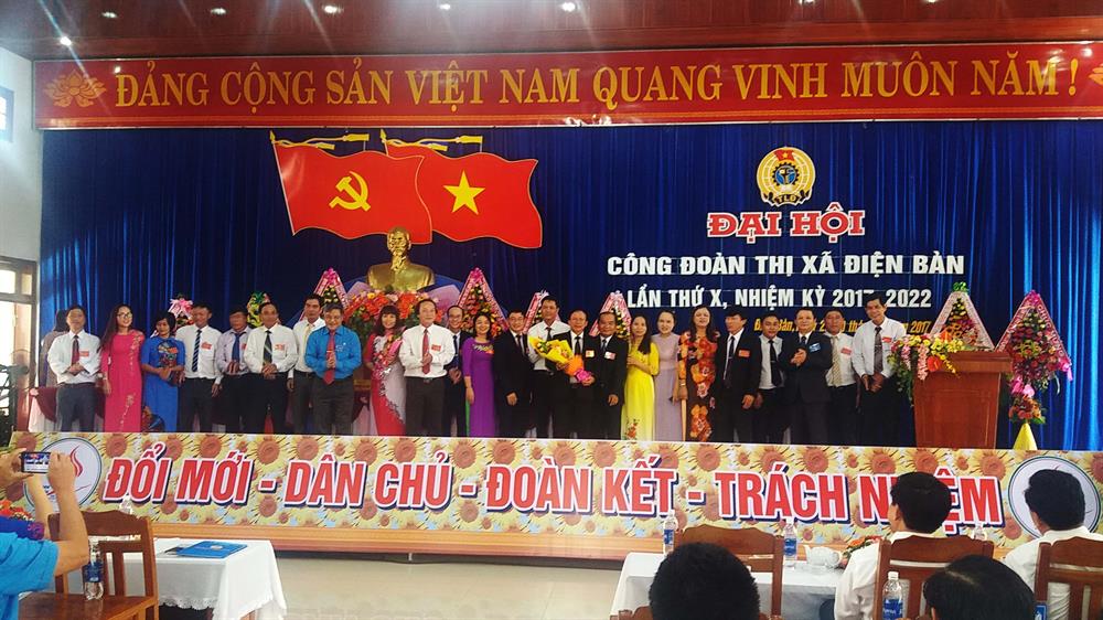Ban Chấp hành LĐLĐ thị xã Điện Bàn nhiệm kỳ 2017-2022 ra mắt nhận nhiệm vụ