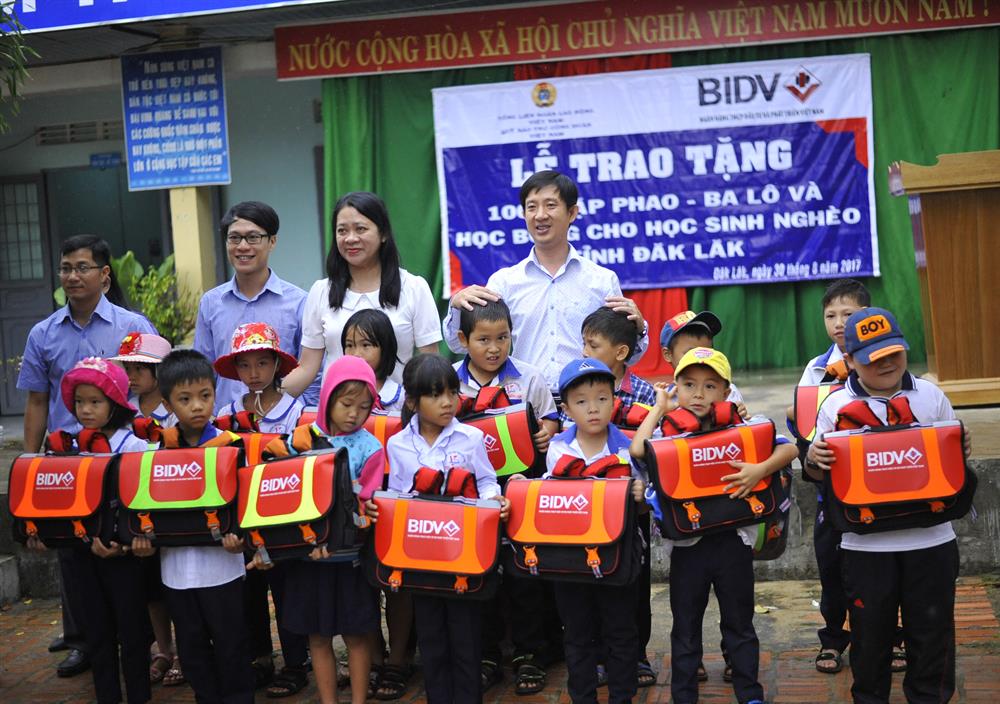 Ngày 30.8 vừa  qua, đoàn đã đến và trao quà tại trường Tiểu học Nguyễn Trãi tại huyện Krông Pắc. Ảnh: H.L