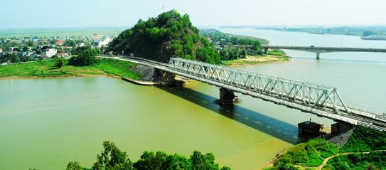 Sông Mã chảy qua nhiều vùng thắng tích, cội nguồn văn minh của Thanh Hoá. 