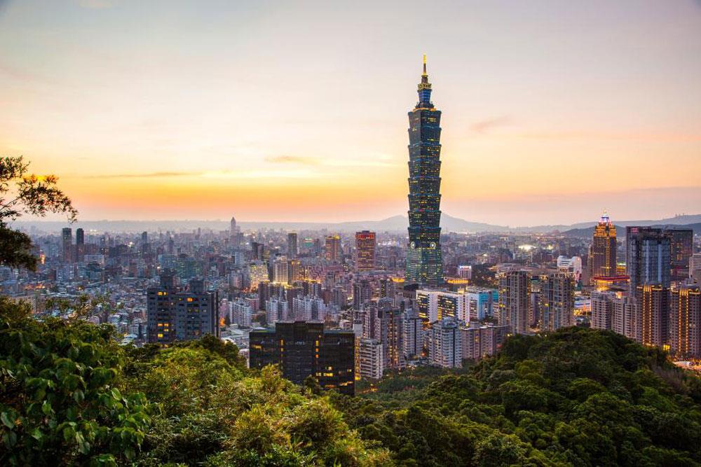 Đài Bắc 101 (Đài Loan, Trung Quốc): Tòa nhà chọc trời Đài Bắc 101 từng được gọi là Trung tâm Tài chính Thế giới Đài Bắc. Năm 2011, tòa nhà được trao tặng giấy chứng nhận bạch kim LEED, giải thưởng cao nhất theo hệ thống xếp hạng LEED, và trở thành tòa nhà xanh cao nhất và lớn nhất trên thế giới.