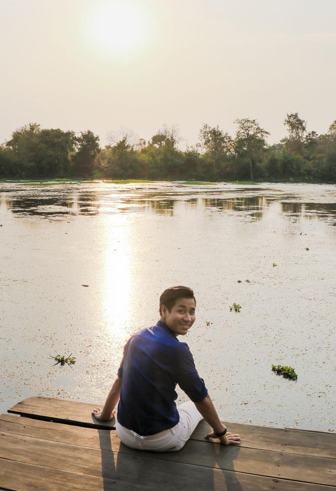 Ngoài ra Nguyên Khang còn ghé thăm Tonle Sap: hồ nước lớn nhất Đông Nam Á, nối với sông Mekong qua đường sông Tonle Sap ở Phnom Penh. Vào mùa mưa, nước sông Mekong chảy mạnh đến mức đẩy ngược dòng nước sông Tonle Sap, tăng đáng kể lượng nước trong hồ. 