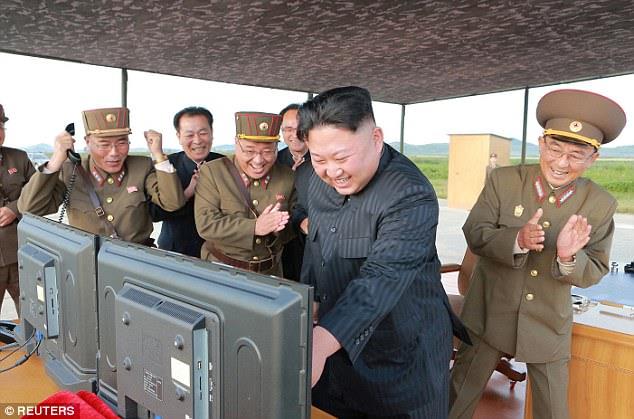 “Hiệu quả chiến đấu và độ tin cậy của Hwasong-12 đã được kiểm tra kỹ lưỡng“, nhà lãnh đạo Kim Jong-un phát biểu và khẳng định đang tiến gần đến giai đoạn cuối của việc hoàn thành mục tiêu.