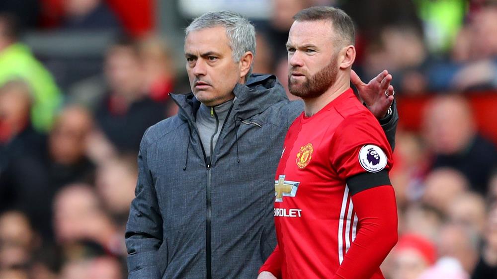 Mourinho và Rooney trong mùa giải 2016-17. Ảnh: Getty.