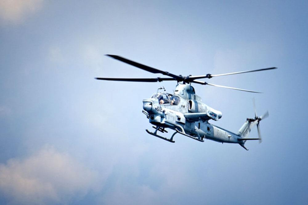 Các giá treo trên trực thăng AH-1Z Viper có thể gắn rocket và các loại bom thông thường.